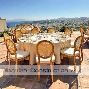 Krrige dhe tavolina per arredime te jashtme Krrige dhe tavolina per arredime te jashtme